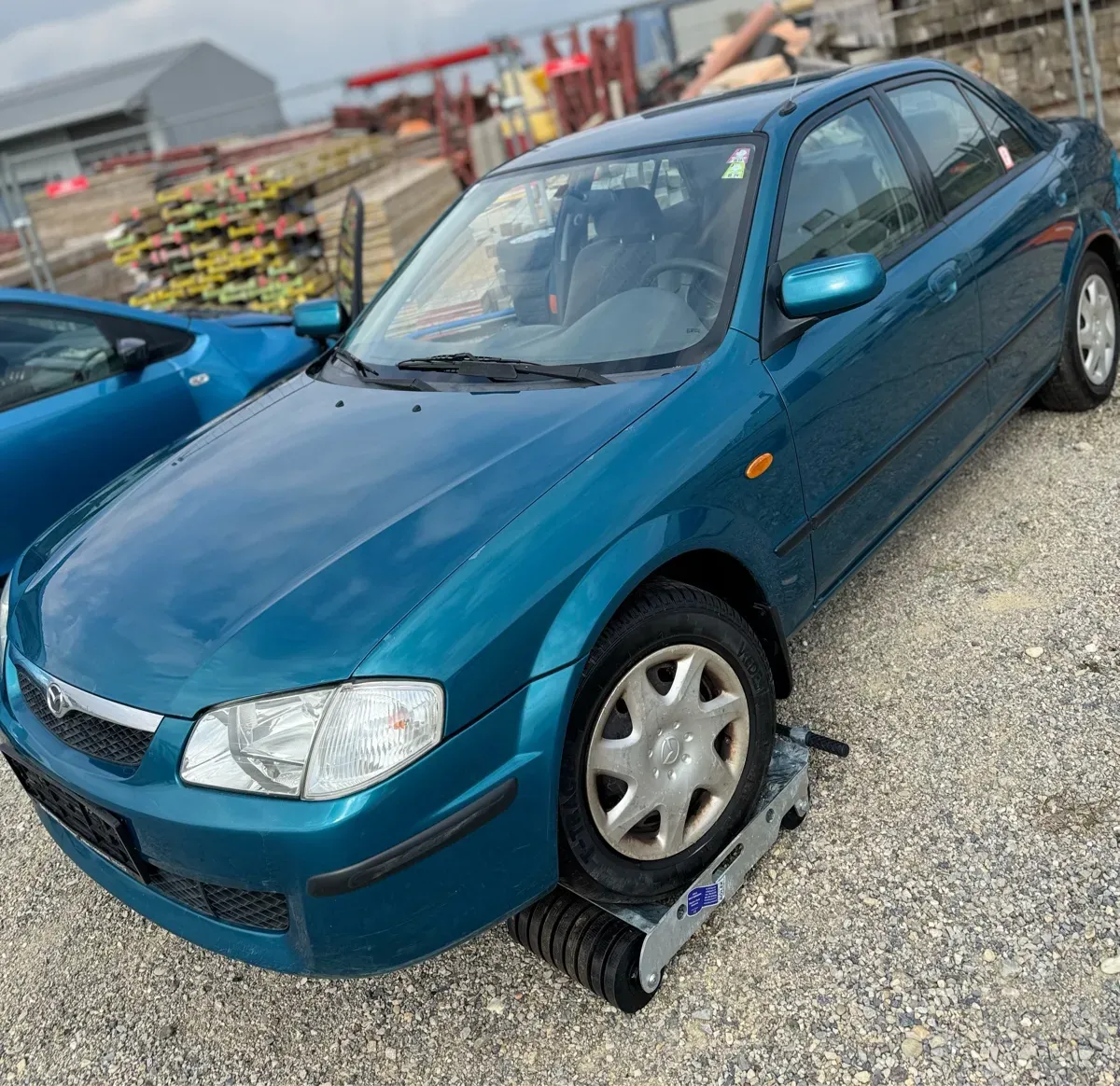 Mazda 323
