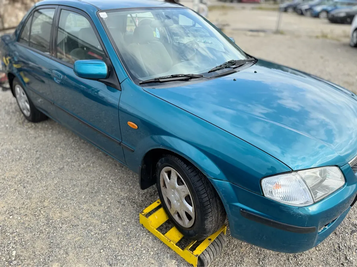 Mazda 323 1998 photo 3