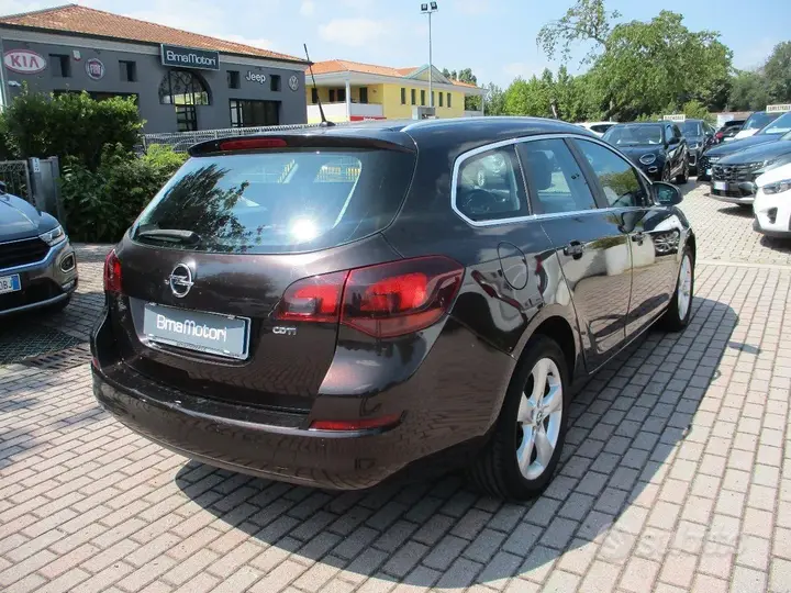 Opel Astra 2012 photo 4