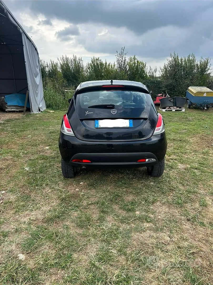 Lancia Ypsilon 2014 photo 2