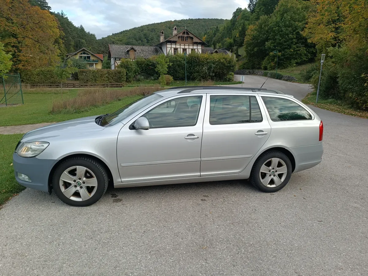 Skoda Octavia 2012 photo 3
