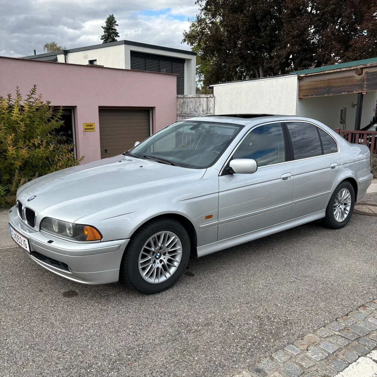 BMW 5 Series 2002 photo 2