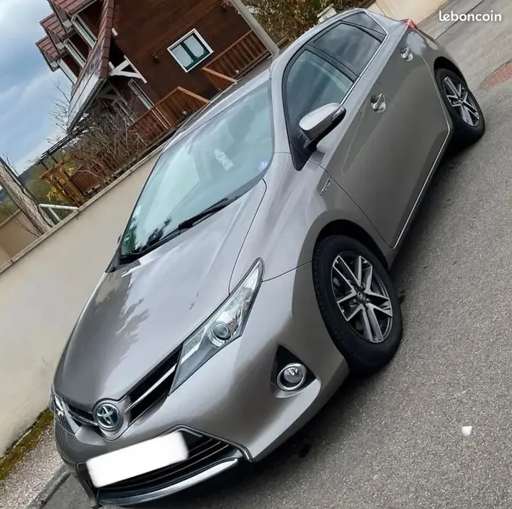 Toyota Auris 2014 photo 2