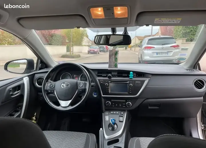 Toyota Auris 2014 photo 3