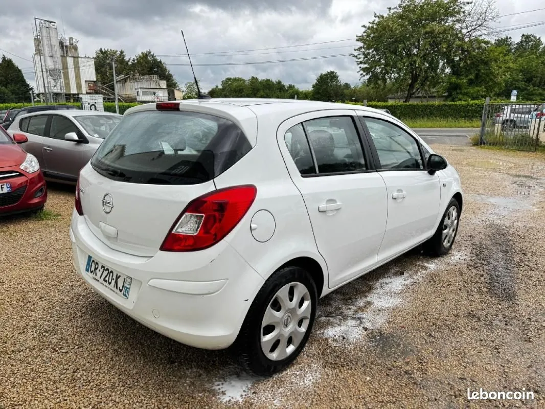 Opel Corsa 2013 photo 2