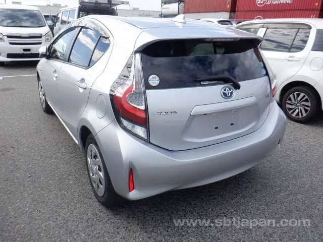 Toyota Aqua S 2018 photo 3