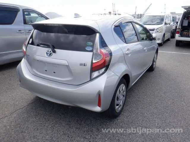 Toyota Aqua S 2018 photo 4