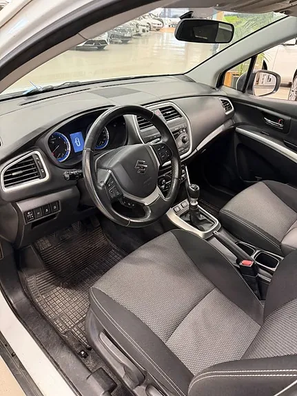 Suzuki S-Cross 2015 photo 3