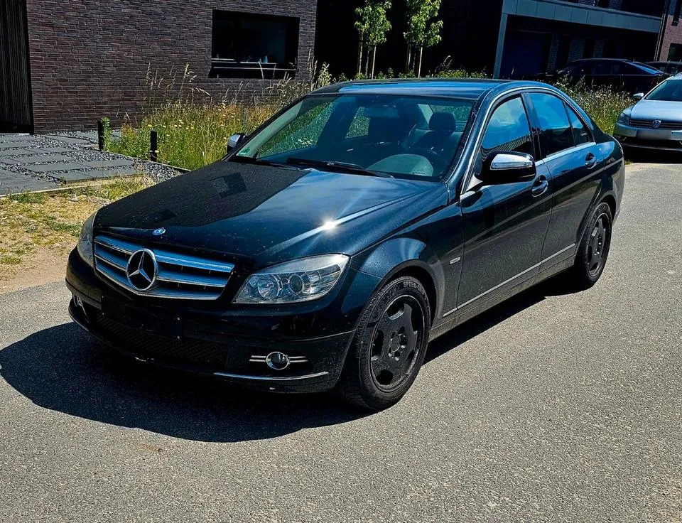 Mercedes-Benz 220