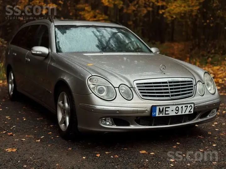 Mercedes-Benz E320 2003 photo 2
