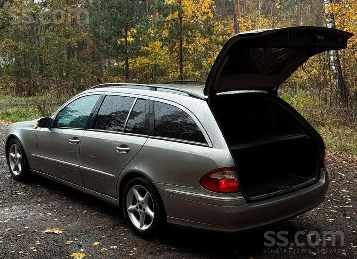 Mercedes-Benz E320 2003 photo 4