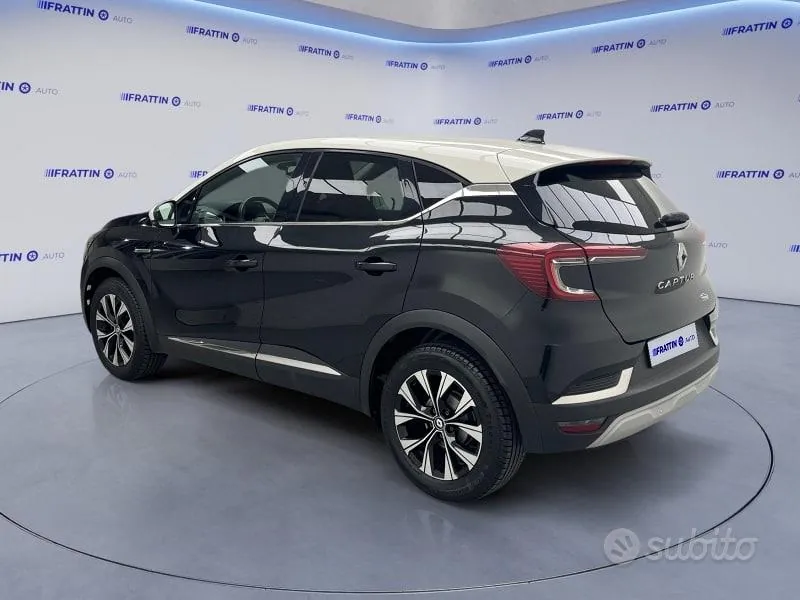 Renault Captur 2023 photo 2
