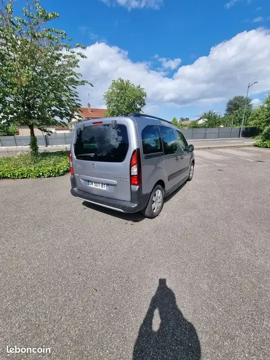 Peugeot Partner Tepee 2015 photo 2