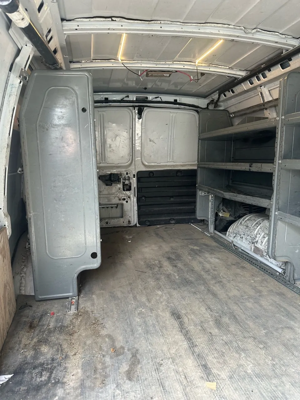 GMC Savana 2011 photo 5