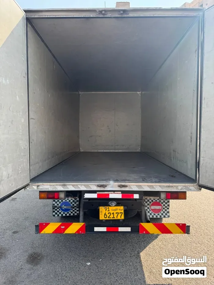 Mitsubishi Canter 2021 photo 3