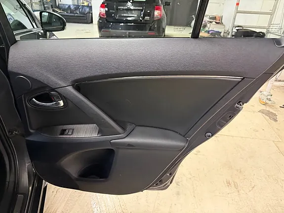Toyota Avensis 2011 photo 2