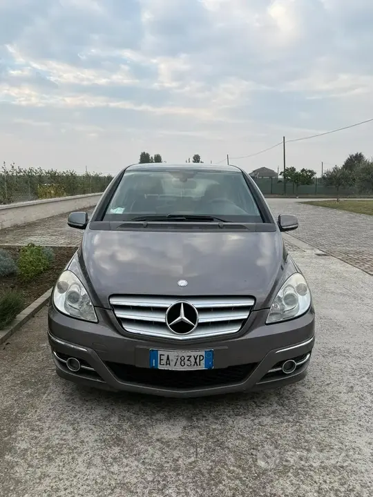 Mercedes-Benz B 200 Cdi 2010 photo 3