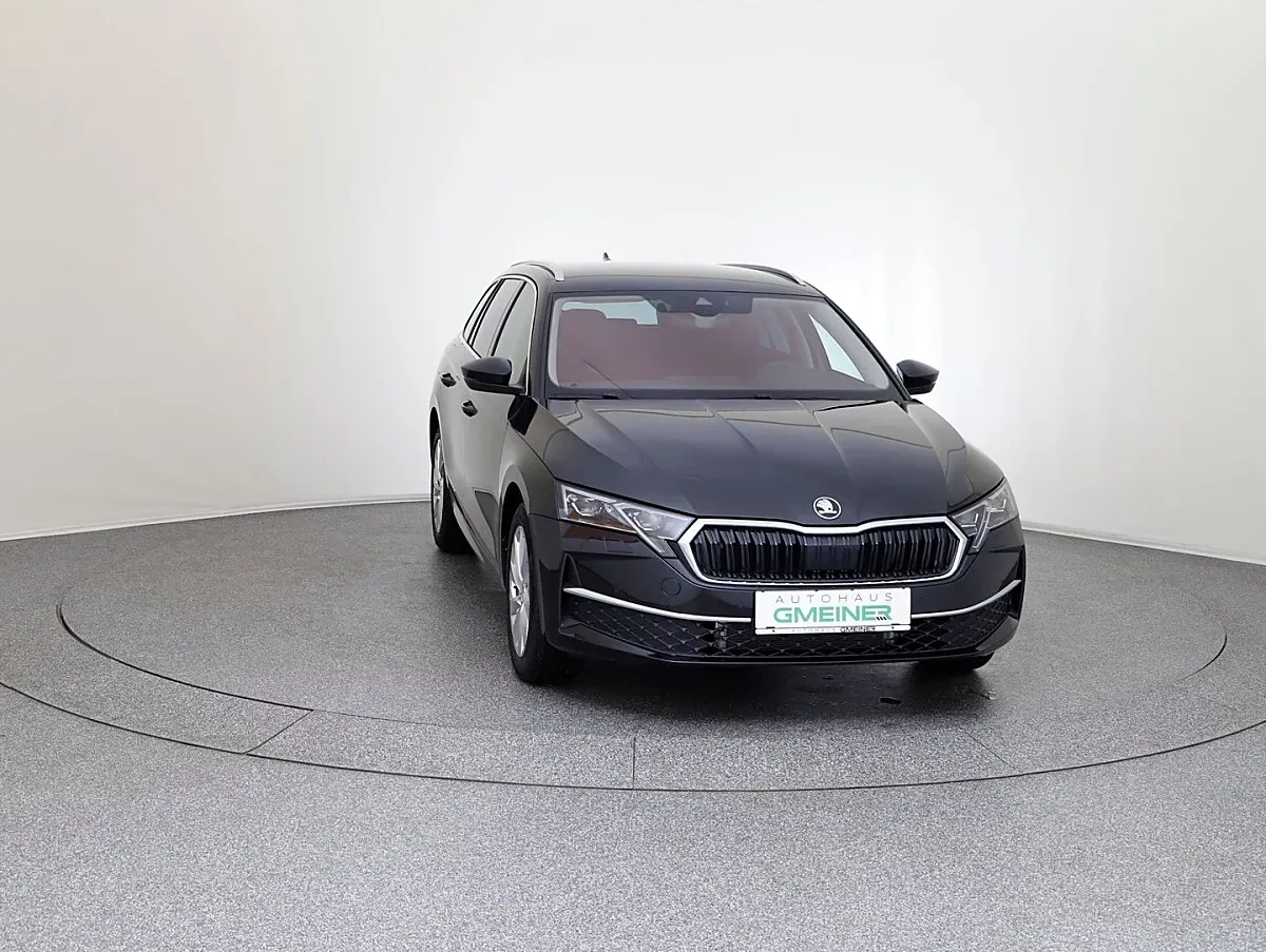 Skoda Octavia 2025 photo 2