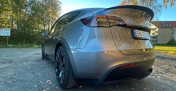 Tesla Model Y 2024 photo 3