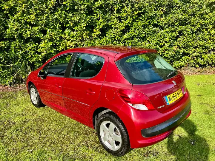 Peugeot 207 2010 photo 5