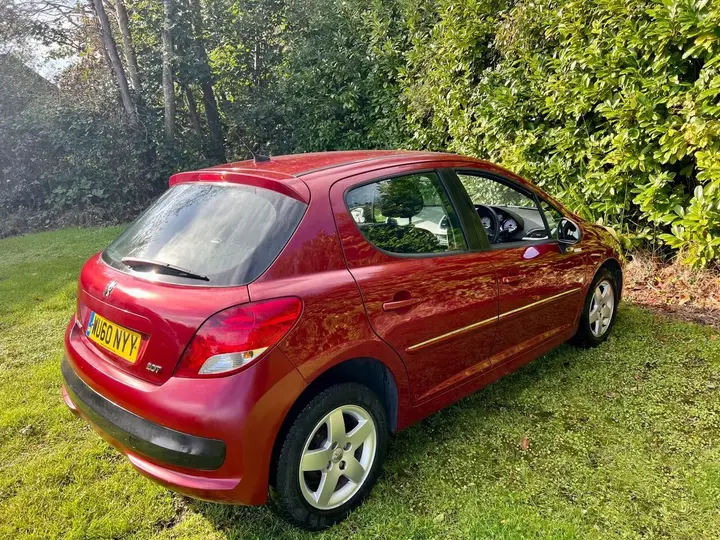 Peugeot 207 2010 photo 3