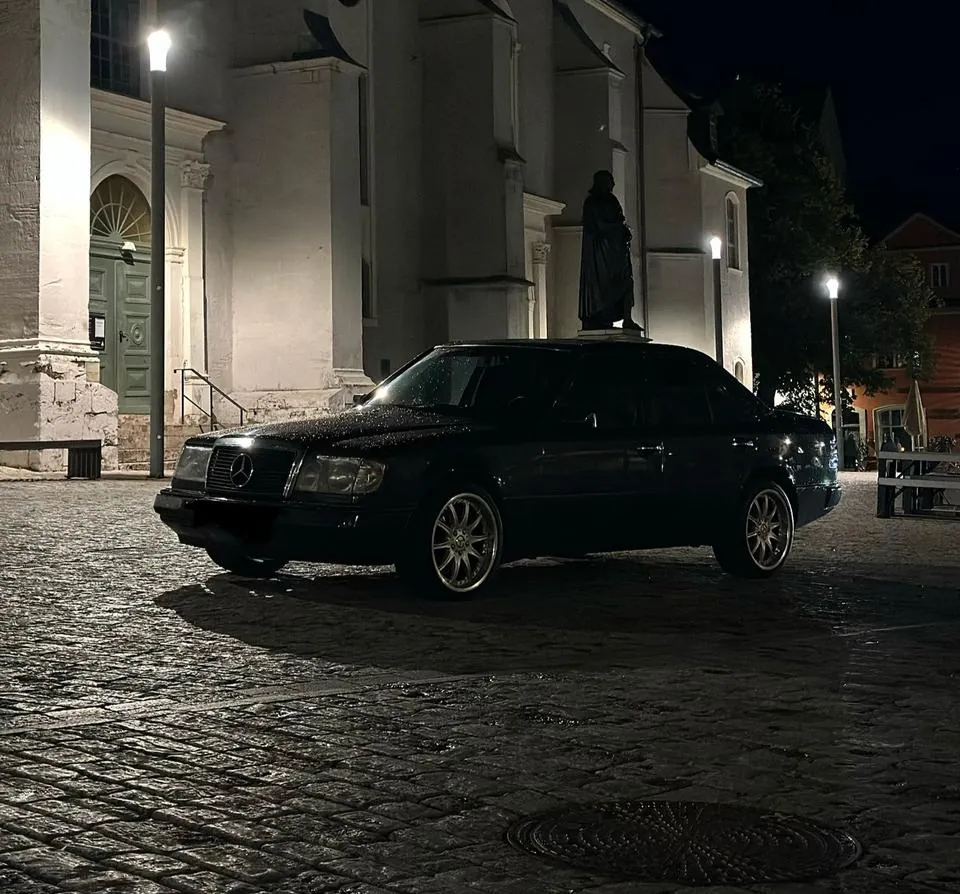 Mercedes-Benz W124