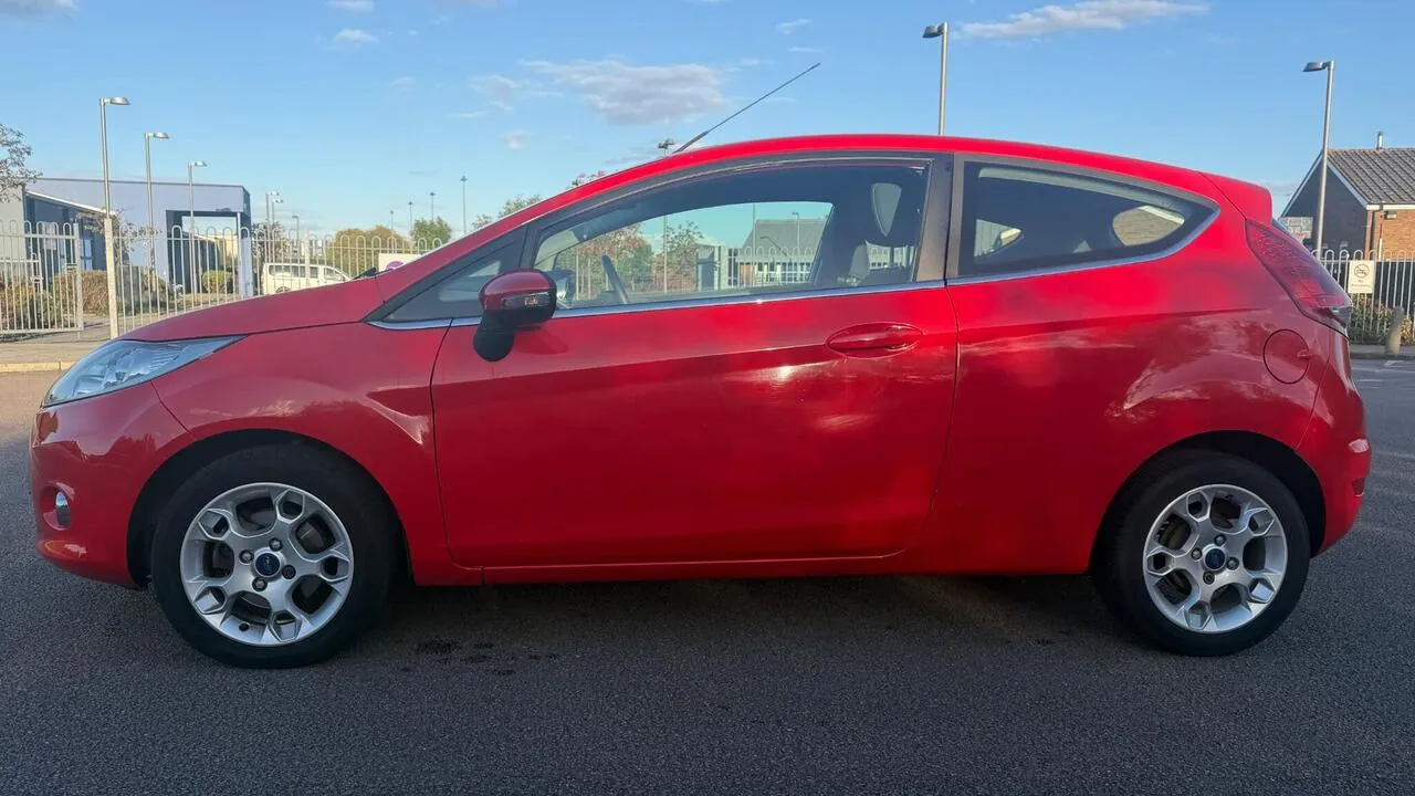 Ford Fiesta 2012 photo 4