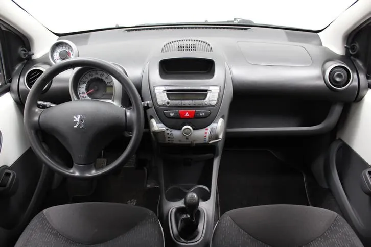 Peugeot 107 2010 photo 2