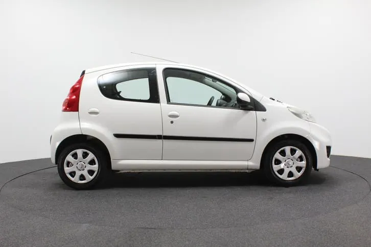 Peugeot 107 2010 photo 3