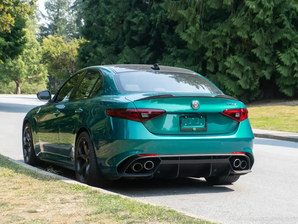 Alfa Romeo Giulia 2023 photo 3