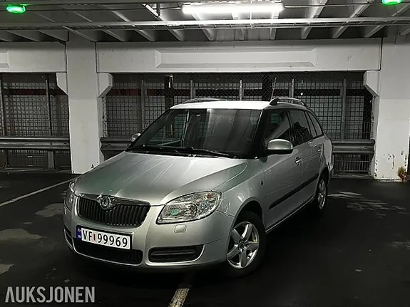 Skoda Fabia 2008 photo 2
