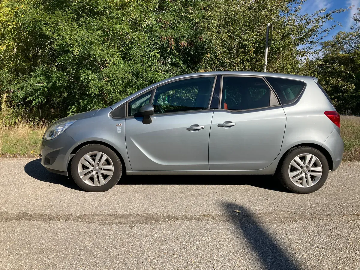Opel Meriva 2011 photo 2