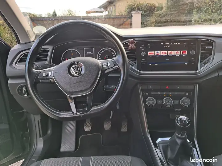 Volkswagen T-Roc 2019 photo 2