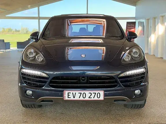 Porsche Cayenne 2012 photo 2