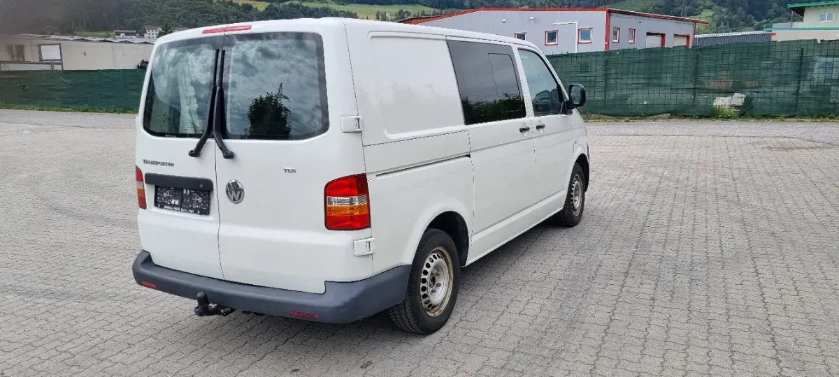 Volkswagen T5 2004 photo 2
