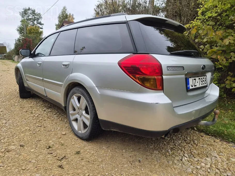 Subaru Outback 2004 photo 2