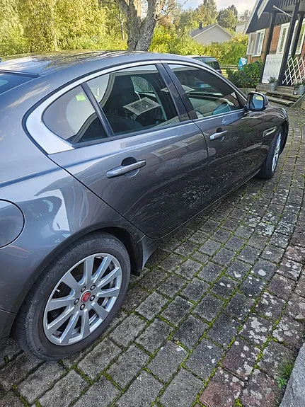 Jaguar Xe 2018 photo 4