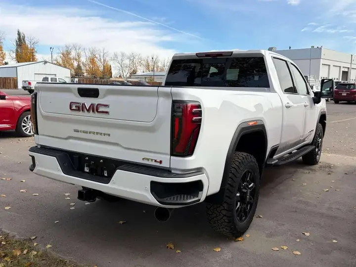 GMC Sierra 3500Hd 2026 photo 3