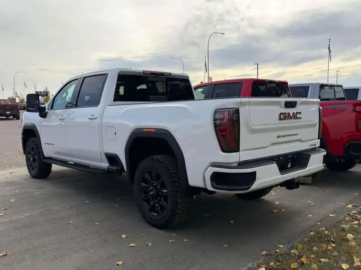 GMC Sierra 3500Hd 2026 photo 2