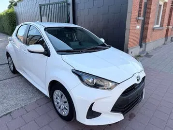 Toyota Yaris 2023 photo 2