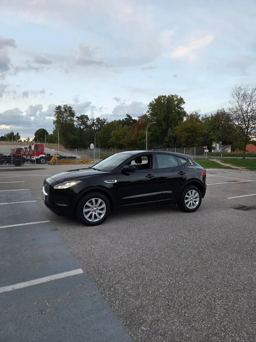 Jaguar E-Pace 2019 photo 3