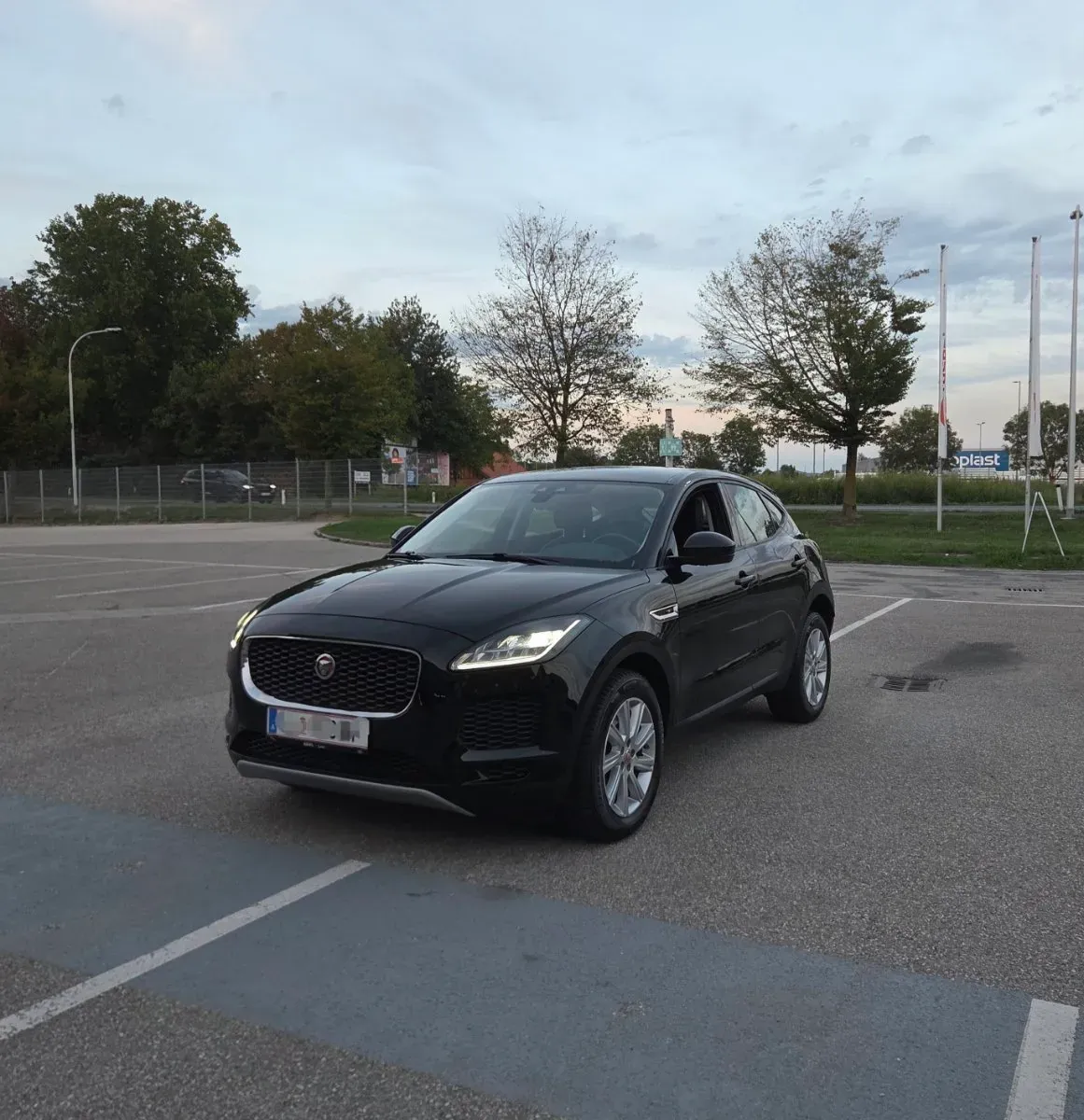Jaguar E-Pace 2019 photo 2
