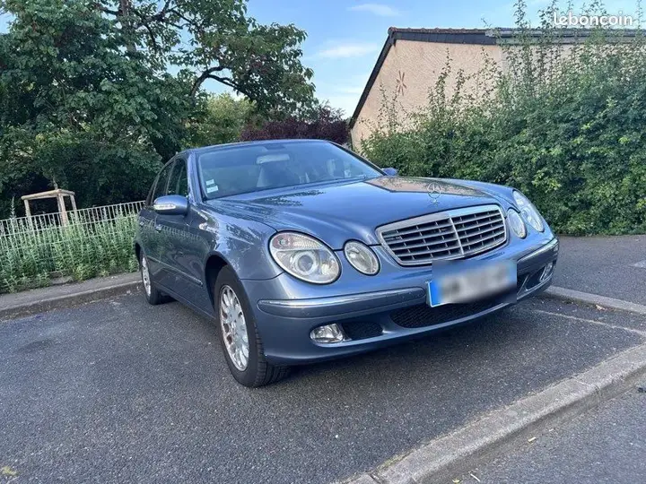 Mercedes-Benz E-Class 2002 photo 2