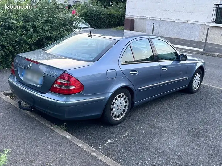Mercedes-Benz E-Class 2002 photo 3