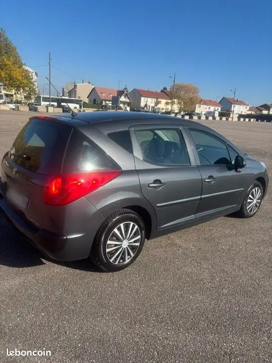 Peugeot 207 2012 photo 3