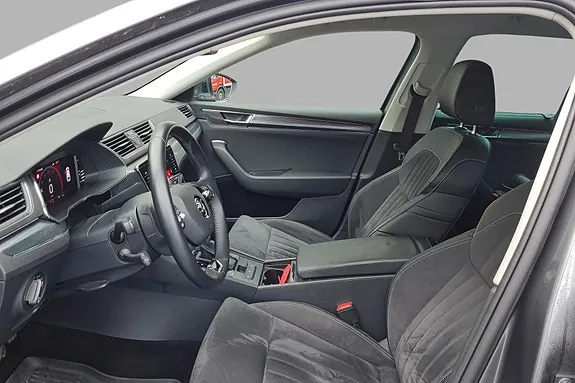 Skoda Superb 2023 photo 4