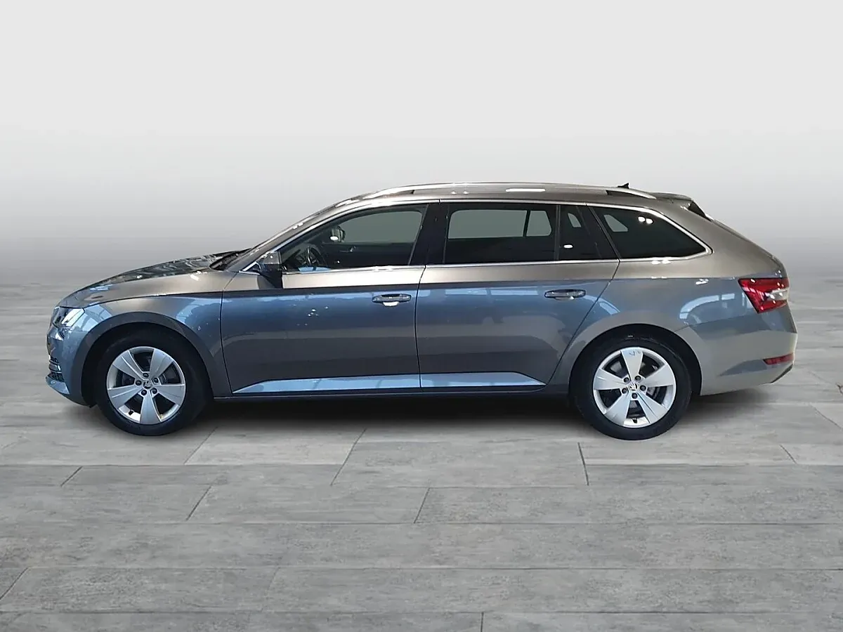 Skoda Superb 2023 photo 2