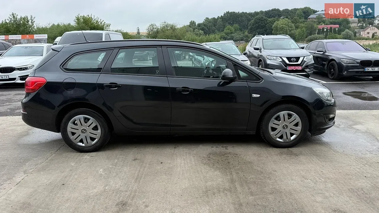 Opel Astra 2013 photo 2