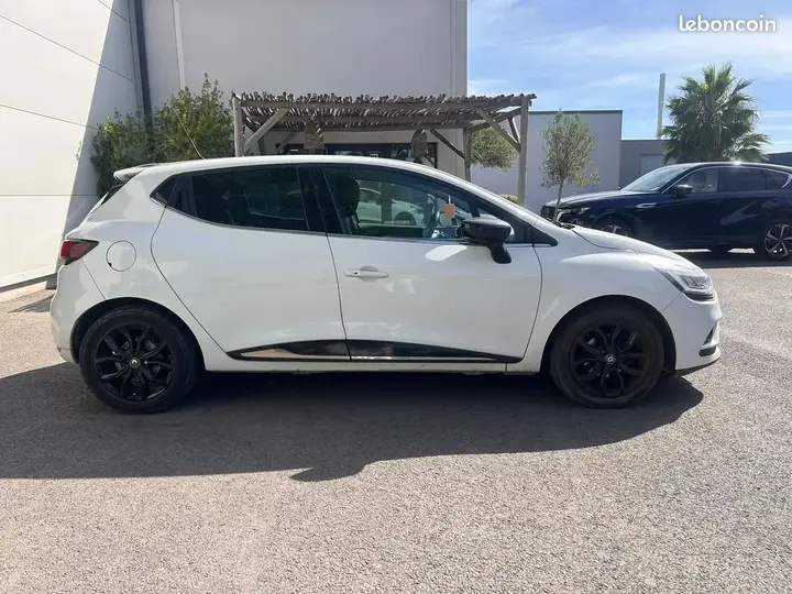 Renault Clio 2018 photo 2