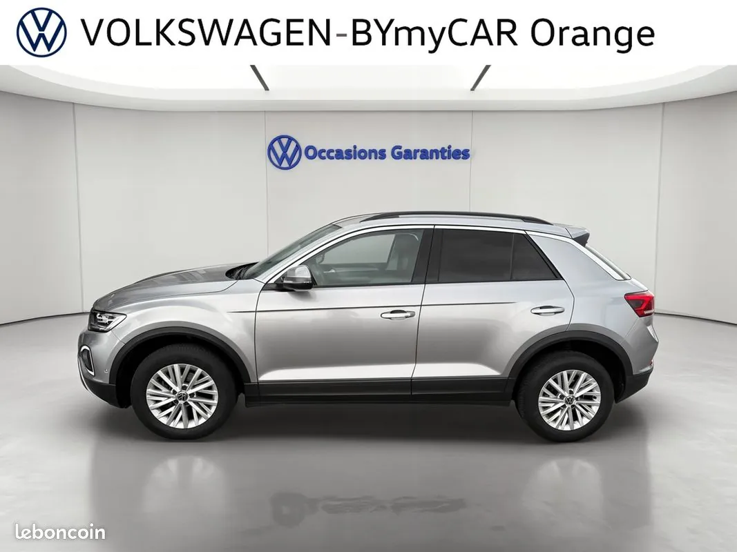 Volkswagen T-Roc 2023 photo 2